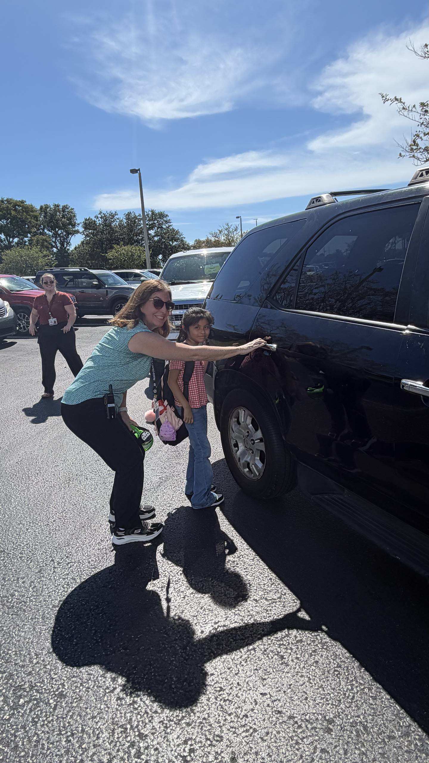 Car riders getting ready to go home - <p>First couple of weeks back to school pictures.</p>